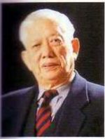 林英豪校長（1974–1984 年）港校
（1984 – 1985 年）港中學